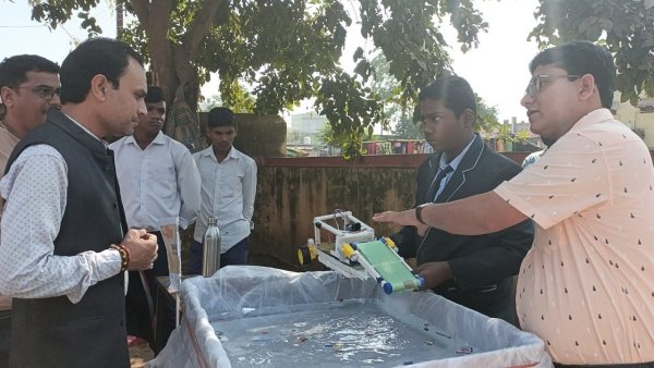 अनुसंधान : नदियों की निर्मलता के लिए बख्शी स्कूल के छात्रों ने बनाया उपकरण