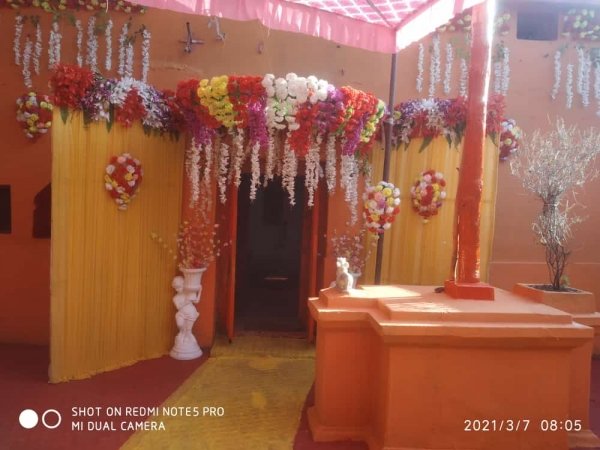 राजफेमली स्थित रूख्खड़ बाबा का दरबार सजकर तैयार है।
