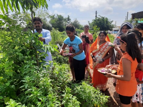 कीड़े वाला पानी पी रहे खैरागढ़ के प्रकृति प्रेमी, नहाने से हो रही खुजली भी, देखिए वीडियो...