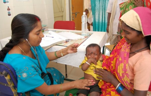 छत्तीसगढ़ में अस्पताल पहुंच रहे अब बीमारों तक, यूनिवर्सल हेल्थकेयर की ओर सरकार के तेज कदम