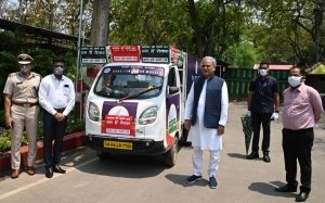 मुख्यमंत्री भूपेश बघेल ने 500 पैकेट राशन दान कर शुरू किया अभियान।