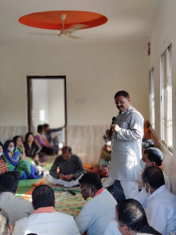 सांसद पांडेय का विवादित बयान- किसान आंदोलन में बैठे हैं खालिस्तानी, हो रही फारेन फंडिंग, खा रहे हैं पिज्जा…