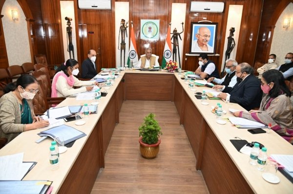 बंद पड़ी खदानों में मछली पालन, बोटिंग और फ्लोटिंग रेस्टोरेंट की सुविधाएं भी… पढ़िए कलेक्टरों को सीएम ने दिए निर्देश