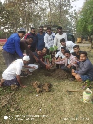 पौधे रोपकर दी श्रद्धांजलि