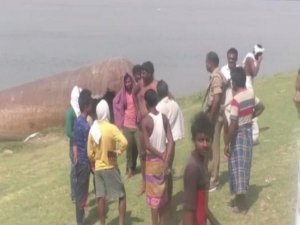 ....तो इसलिए अपने 5 बच्चो को गंगा नदी में फेंक आई महिला