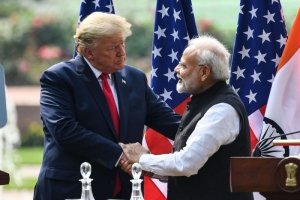 ट्रम्प ने पहले धमकी दी, और अब तारीफ कर रहे हैं, 24 घंटे में सुर बदले ट्रम्प के : PM मोदी ने कहा कि &#039;ऐसे वक़्त में दोस्त ही काम आते हैं&#039;