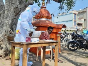 खैरागढ़ में थम नहीं रहा कोरोना और मेडिकल स्टाफ संग डटी हुई हैं सामाजिक संस्थाएं