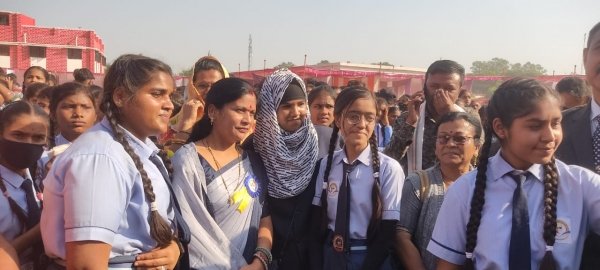 बाल दिवस और दिवाली मिलन समारोह में बतौर मुख्य अतिथि शामिल हुई खैरागढ़ विधायक यशोदा