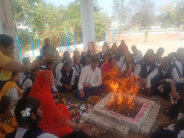 कन्या शाला में मनाया गया बसंत पंचमी पर्व