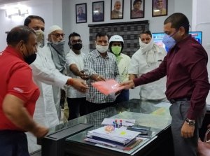 Open Corruption: कांग्रेसियों ने लाल फ़ाइल में SP को सौंपा उपाध्यक्ष का काला चिट्ठा