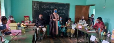 लिमतरा में संकुल स्तरीय कबाड़ से जुगाड़ प्रतियोगिता का हुआ आयोजन