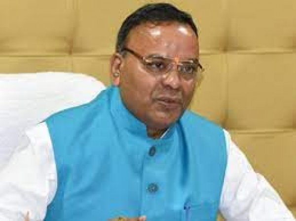 डॉ. रमन सिंह के तंज बाद पूर्व मंत्री चंद्राकर ने लिखा… वेंटिलेटर में मिली छत्तीसगढ़ सरकार