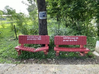 कलेक्टर से हुई कुर्सी खरीदी में भ्रष्टाचार की शिकायत,दिया जांच का आश्वासन