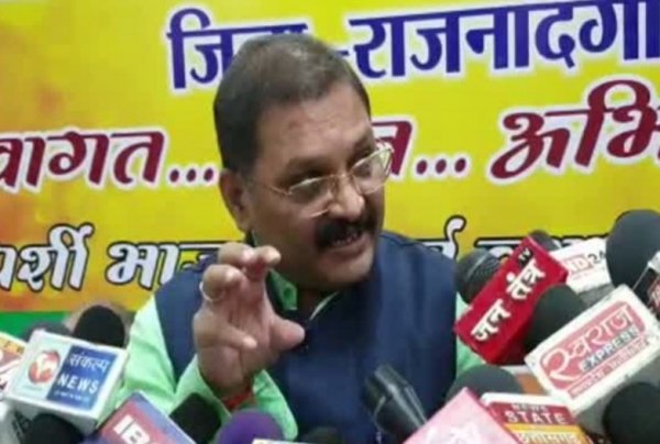 सांसद पांडेय बोले- किसानों के प्रदर्शन में अर्बन नक्सली भी… पढ़िए सोनिया गांधी और योगेंद्र यादव के बारे में क्या कहा…