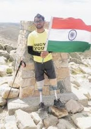 Africa के बाद अब Australia की सबसे ऊंची चोटी पर Chhattisgarh के ब्लेड रनर चित्रसेन साहू ने लहराया तिरंगा
