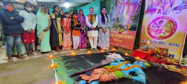 गोपाष्टमी पर सांसद ने सुर में गाए रामायण के दोहे, फिर बोले- गौशाला जाओ, मधुशाला जाने की जरूरत नहीं