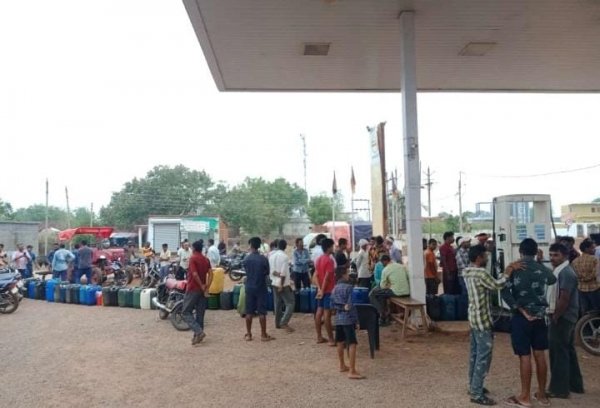 खाद के बाद अब डीजल के लिए तरस रहे अन्नदाता