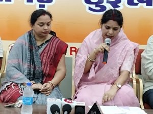 प्रेस वार्ता में रंजना साहू से तीखे सवाल: योग की बात पर भ्रष्टाचार और व्यवस्थाओं की उठी गूंज