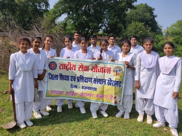 डाइट में चलाया गया स्वच्छता अभियान 
