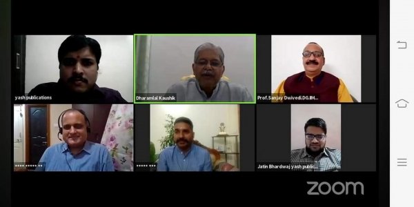 &#039;&#039;बस्तर हमेशा कहानियों का द्वीप रहा है। यहां के लोक जीवन के किस्से पूरी दुनिया में प्रसिद्ध हैं।&#039;&#039; -प्रो. द्विवेदी