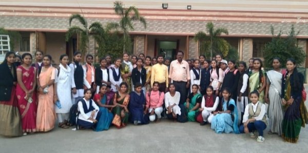 संभागीय &quot;युवा संसद&quot; प्रतियोगिता मे कन्या उच्चतर माध्यमिक विद्यालय की छात्राओ की जबरदस्त प्रस्तुति &#039;