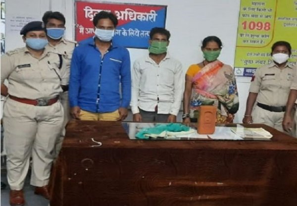 80 साल की बुजुर्ग महिला की हत्या के आरोप में महिला के बेटे, बहू और पोते को किया गिरफ्तार