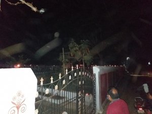 Khairagarh की दिवाली: Corona मरीजों को Gift में मखाना, मुनक्का और बादाम, मिट्‌टी के दीयों से जगमगाया मुक्तिधाम