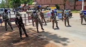 पुलिस का एक और प्रयास: कोरोना से बचाने दंतेश्वरी फाइटर ने गोड़ी में बनाया गीत, गाया और झूमे भी