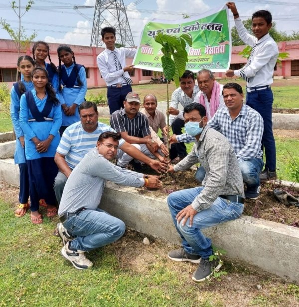वृक्षारोपण के साथ हुआ पारा मोहल्ला क्लास का शुभारंभ