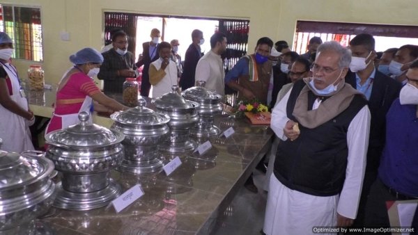 फरा, ढुसका और करी लड्डू के साथ मिलेगा गरमा गरम चीला भी... मुख्यमंत्री ने सूरजपुर में किया गढ़कलेवा का लोकार्पण