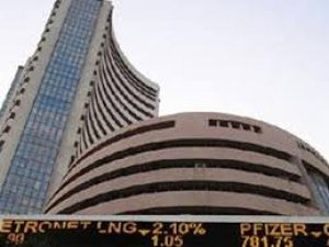 कोरोनावायरस संक्रमण और लॉकडाउन के बीच भारी गिरावट के साथ खुले बाजार