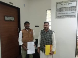 पूर्व अध्यक्ष के पार्षद पद से बर्खास्तगी व एफ़आईआर की मांग