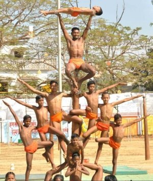 अबूझमाड़ी बच्चों के हैरतअंगेज करतब देख गदगद हुए सीएम, बच्ची की मांग पर दी बेहतर डाइट की व्यवस्था… देखिए वीडियो