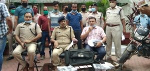 पत्रकार बनकर रायगढ़ एटीएम लूट एवं हत्या कांड मास्टर माइंड करता था रेकी, दोस्त सहित गिरफ्तार, मुख्य आरोपी का भाई है मास्टर माइंड, कई और खुलासे