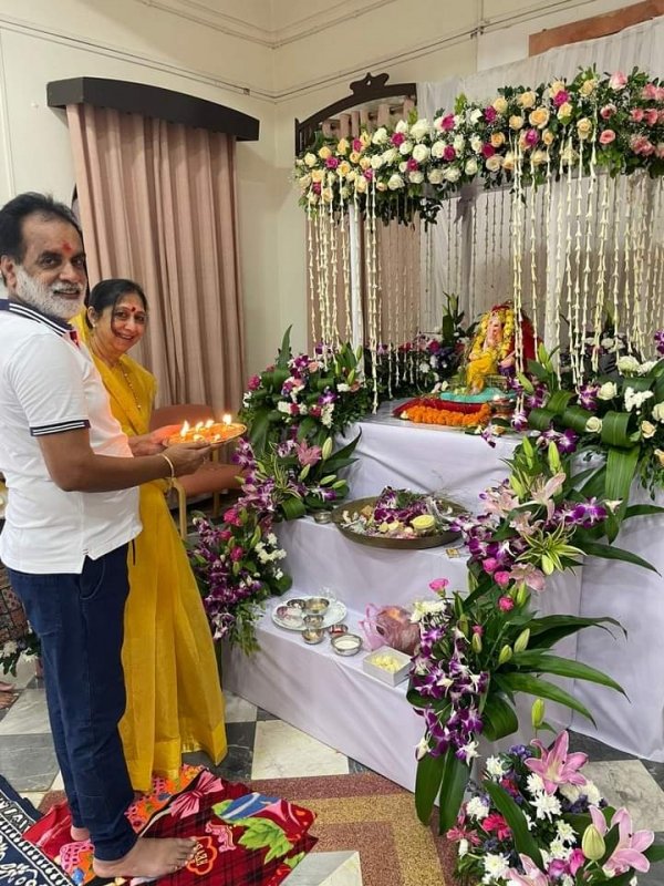 खैरागढ़ विश्वविद्यालय: कुलपति निवास में विराजे गजानन, कलाकारों ने दी रोचक प्रस्तुति