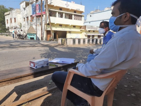 खैरागढ़ में बिना मास्क वालों के काटे चालान, लक्षण दिखे तो रोड पर ही किया कोरोना टेस्ट भी, आज मिले 15 संक्रमित