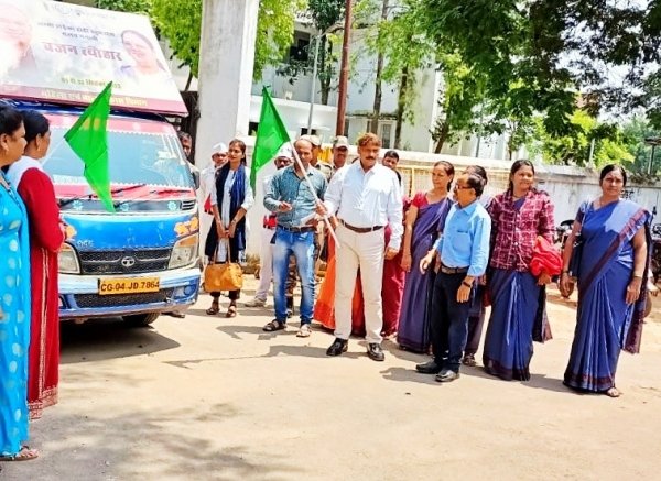 कलेक्टर ने वजन रथ को हरी झंडी दिखाकर किया रवाना जिला में 1 से 13 सित. तक मनाया जाएगा वजन त्यौहार