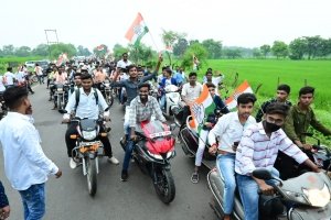 राजीव युवा मितान क्लब के सदस्यों द्वारा बाइक रैली
